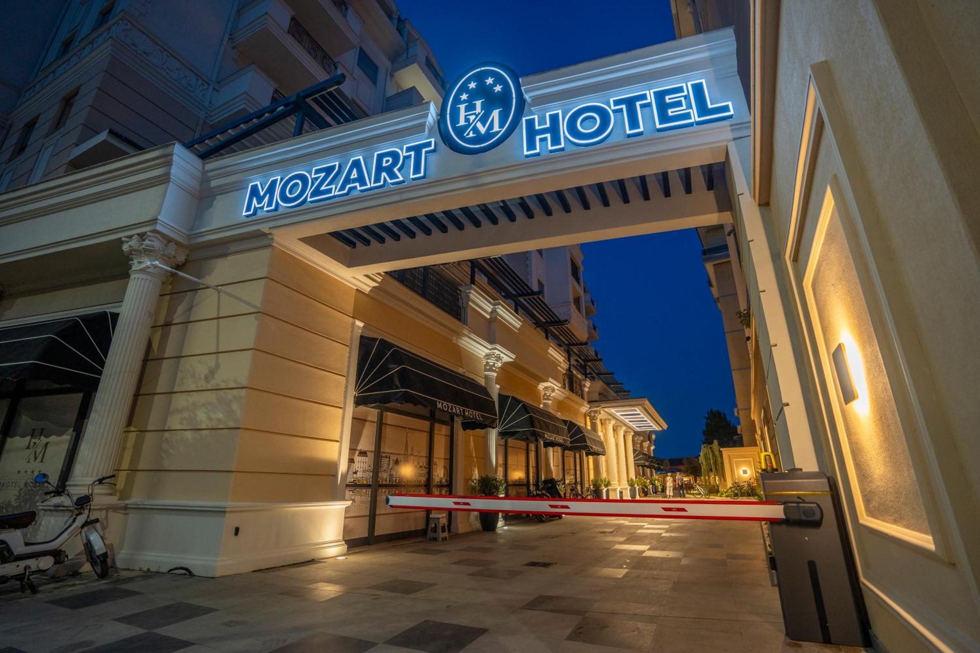 Hotel Mozart Shkoder Bagian luar foto