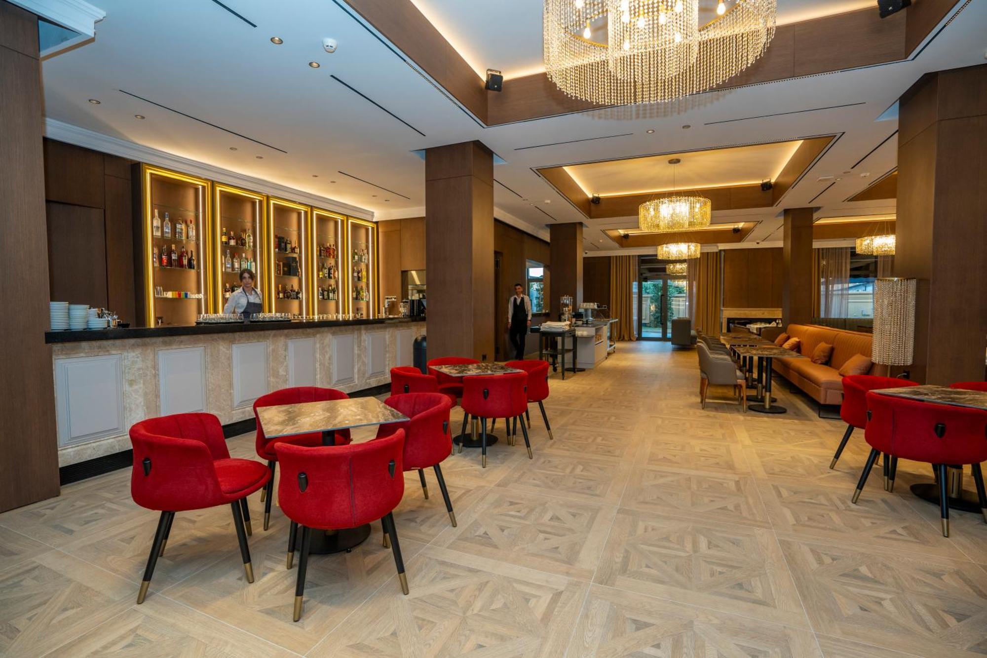 Hotel Mozart Shkoder Bagian luar foto